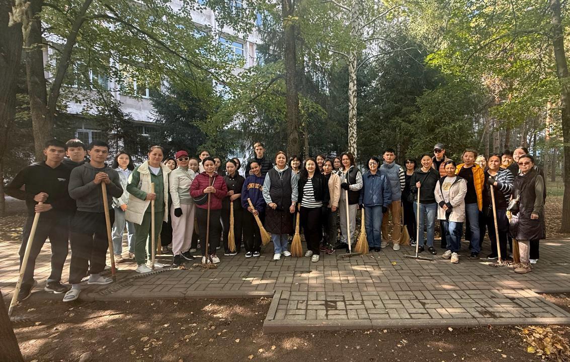 Университетте «Тазалық күні» сенбілігі өтті